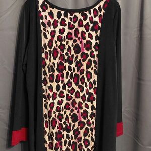 Susan Graver Black and Red Patterned Top